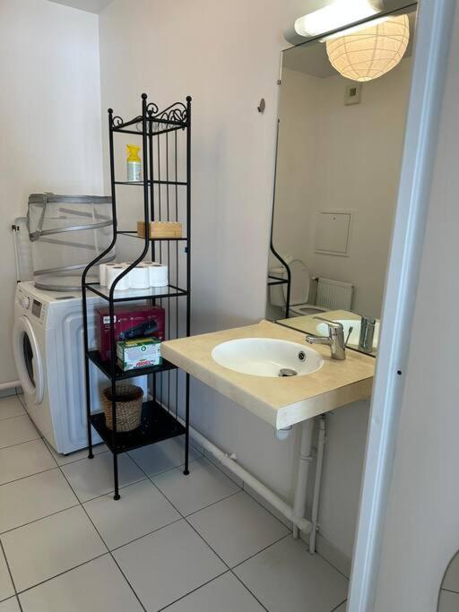 Apartamento Grand De 37m Carres - Rer Laplace Et Maison Des Examens A 5 Minutes A Pied *