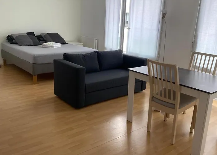 Grand Studio De 37M Carres - Rer Laplace Et Maison Des Examens A 5 Minutes A Pied